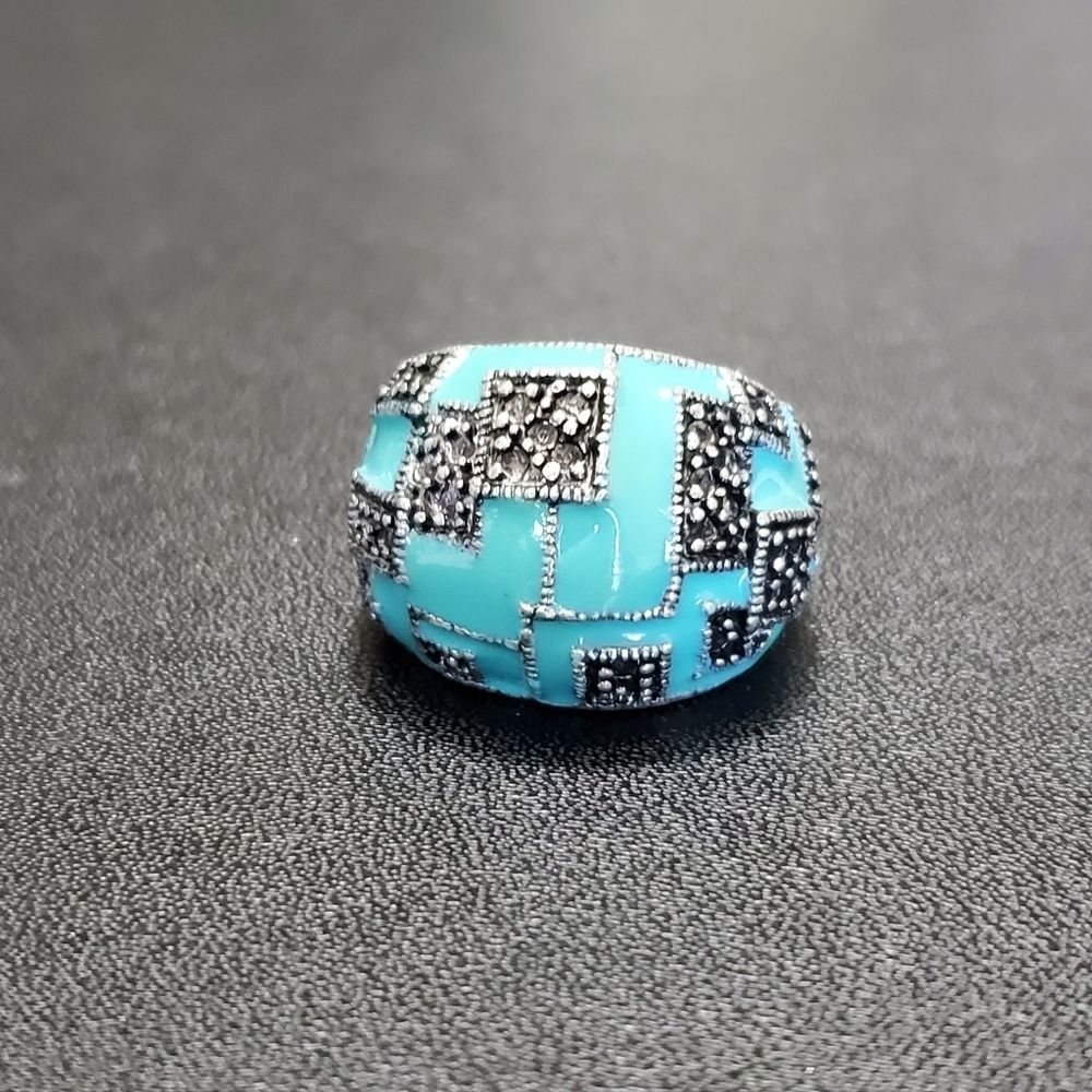 Silver tone blue enamel chunky ring Size 7
